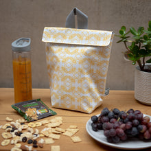 Load image into Gallery viewer, Bee Print Lunch Bag
