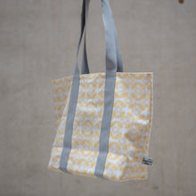 Load image into Gallery viewer, Bee Print Tote Bag