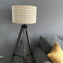 Load image into Gallery viewer, Bee Print Lampshade