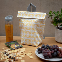 Load image into Gallery viewer, Bee Print Lunch Bag
