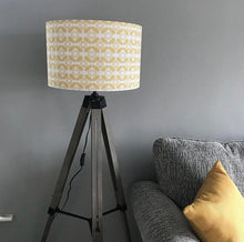 Load image into Gallery viewer, Bee Print Lampshade
