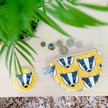 Load image into Gallery viewer, Badger print purse
