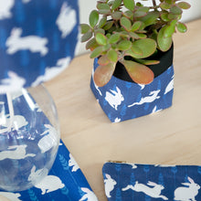 Load image into Gallery viewer, Rabbit print purse
